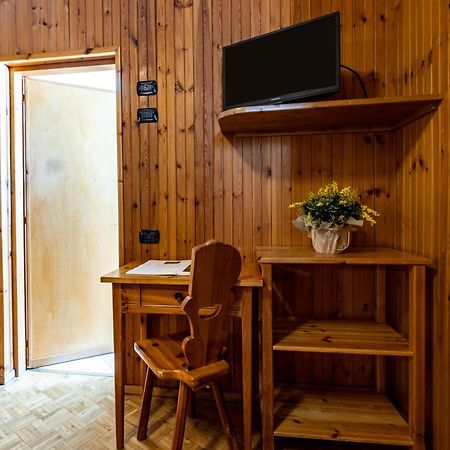 Hotel Le Campagnol Champoluc Bagian luar foto