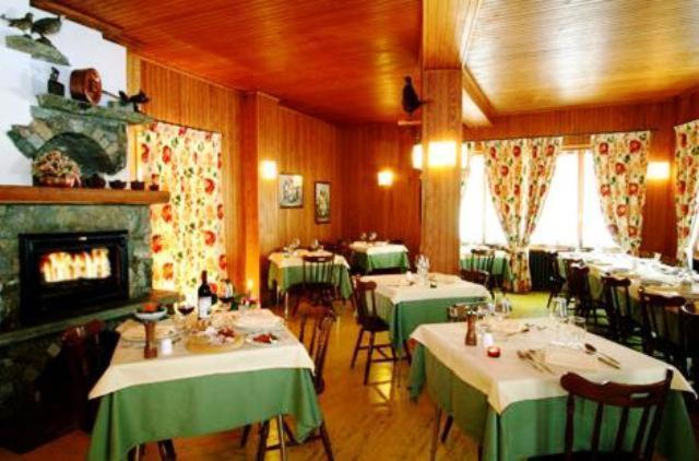 Hotel Le Campagnol Champoluc Bagian luar foto