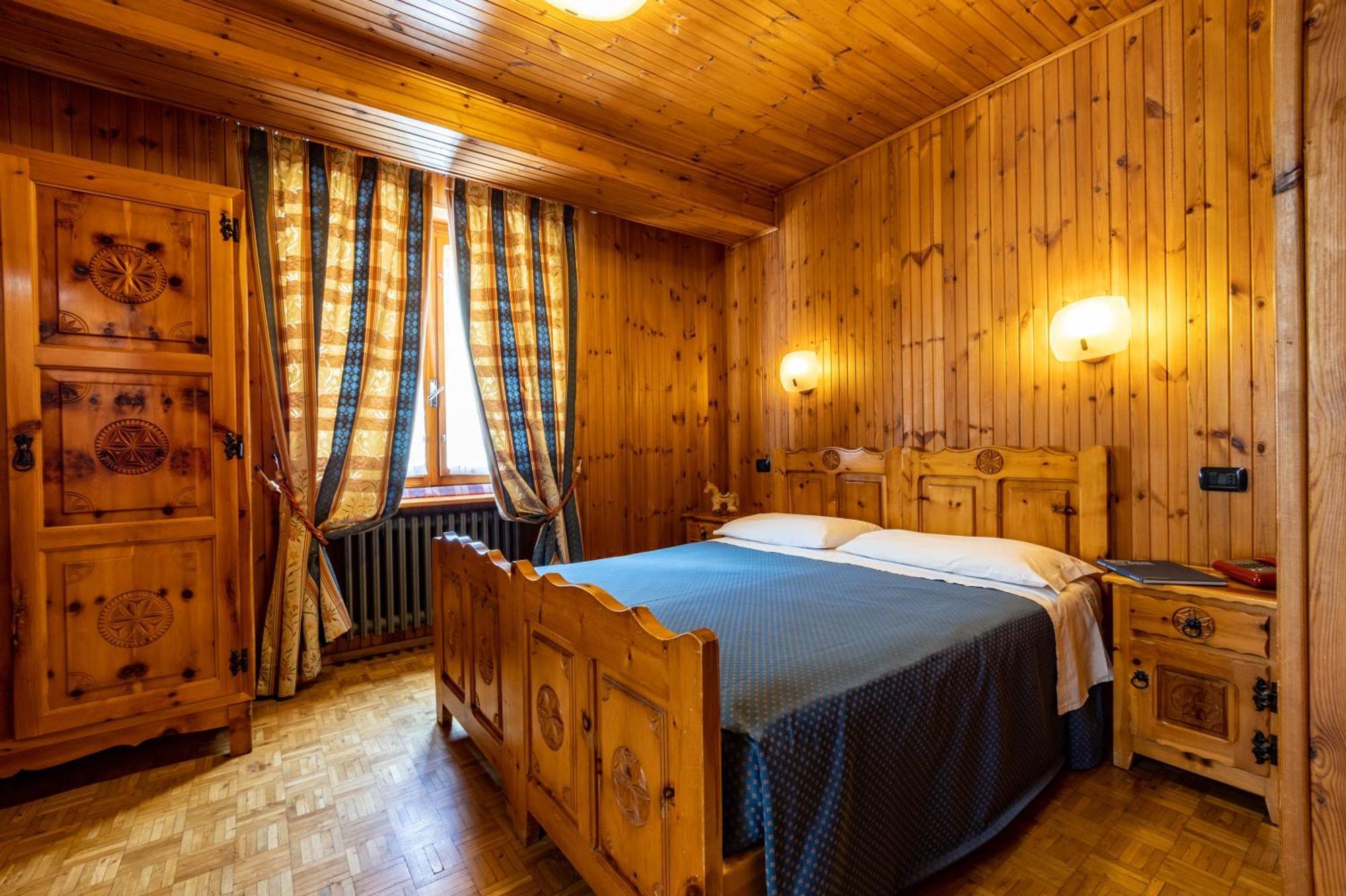 Hotel Le Campagnol Champoluc Bagian luar foto