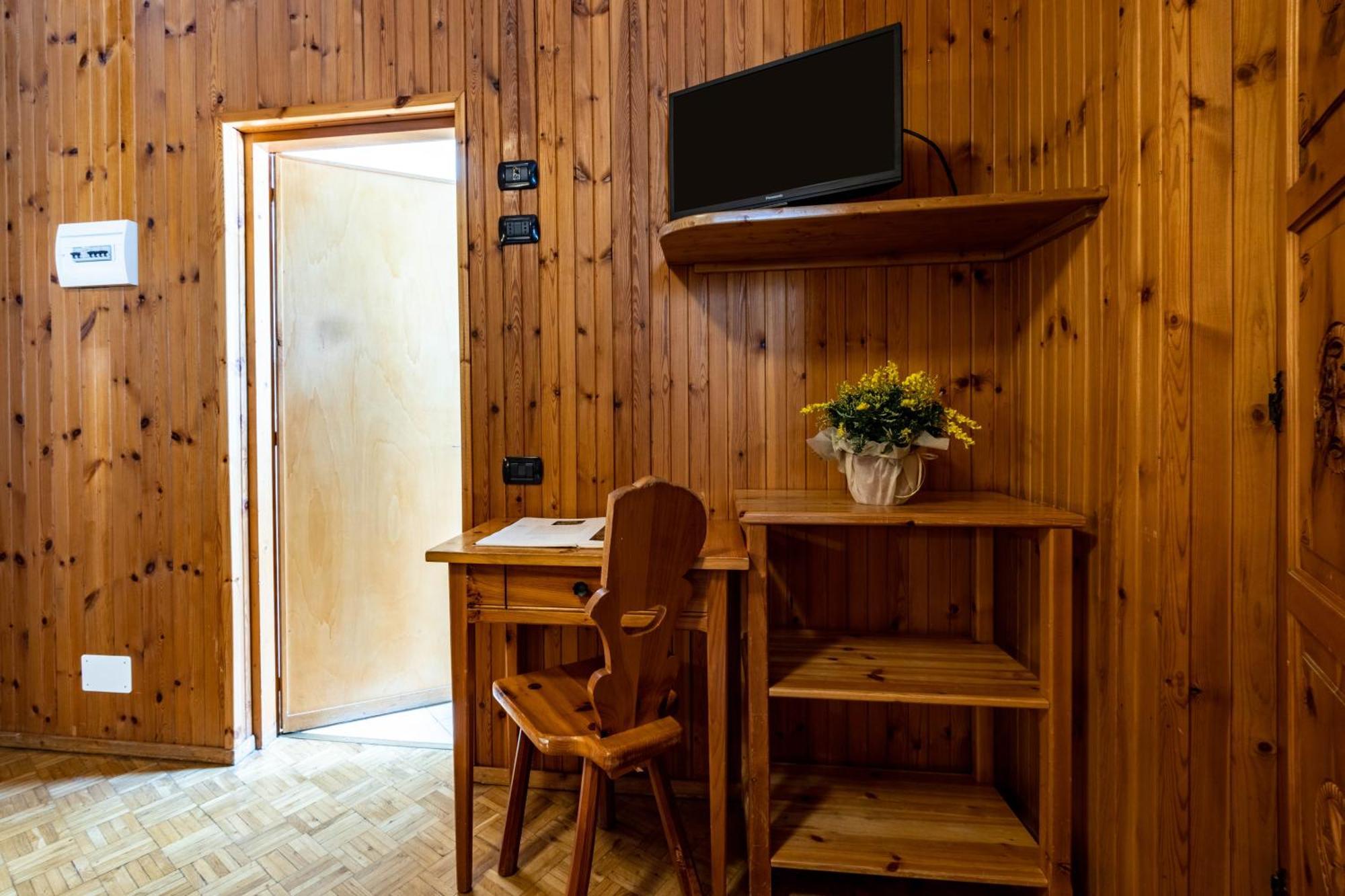 Hotel Le Campagnol Champoluc Bagian luar foto