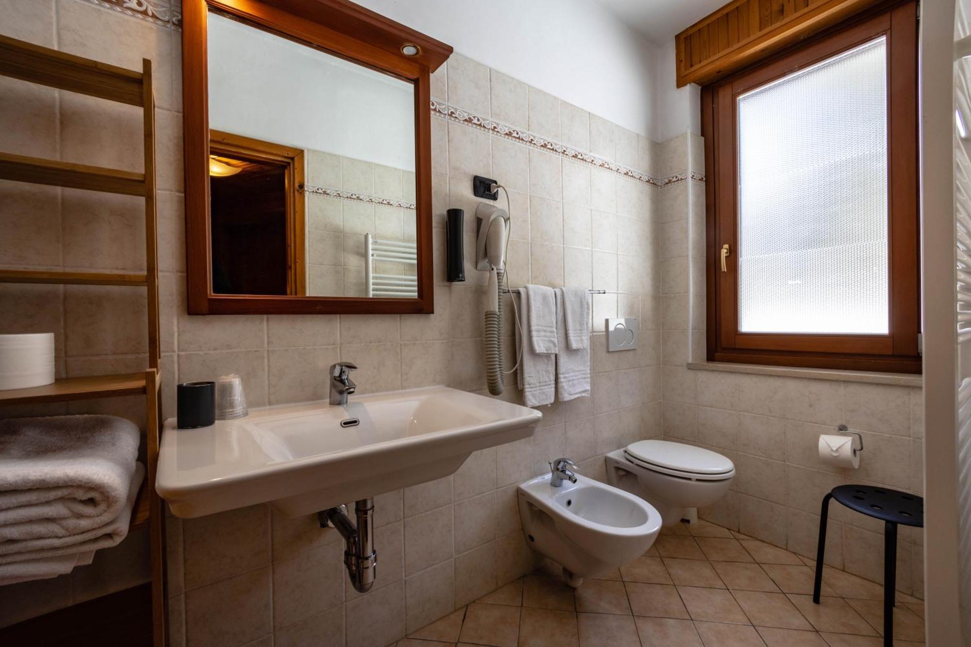 Hotel Le Campagnol Champoluc Bagian luar foto