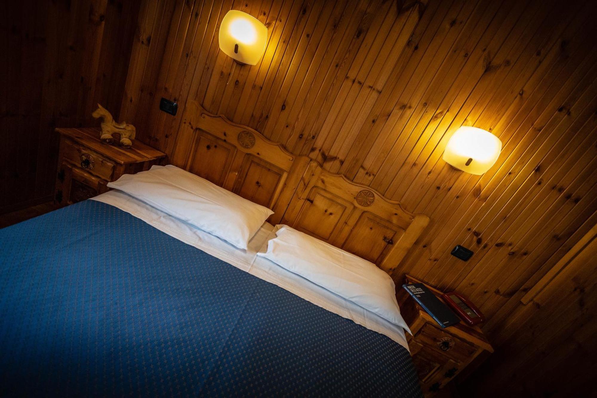 Hotel Le Campagnol Champoluc Bagian luar foto