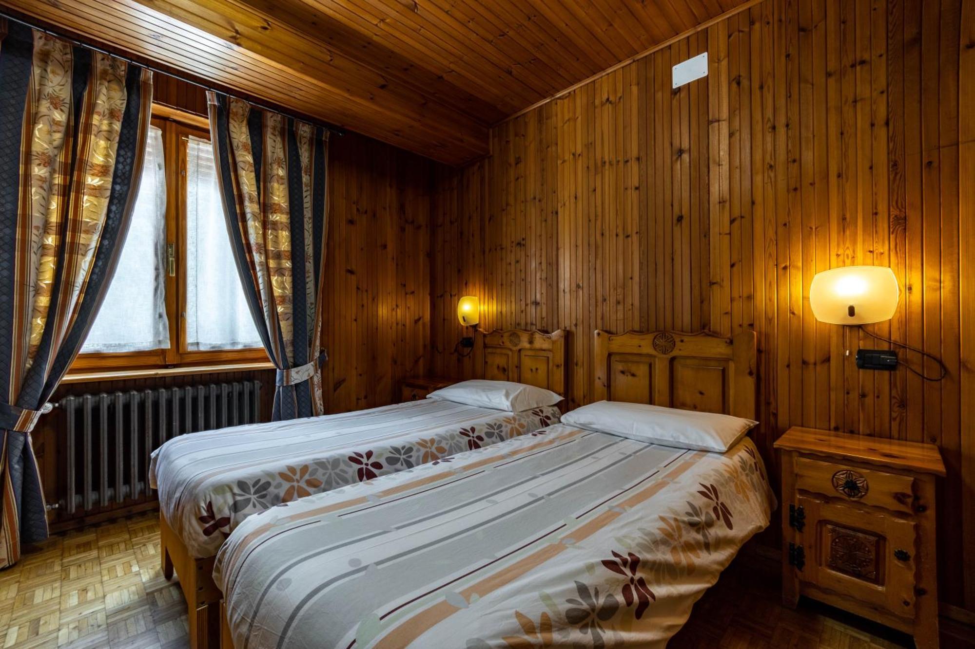 Hotel Le Campagnol Champoluc Bagian luar foto