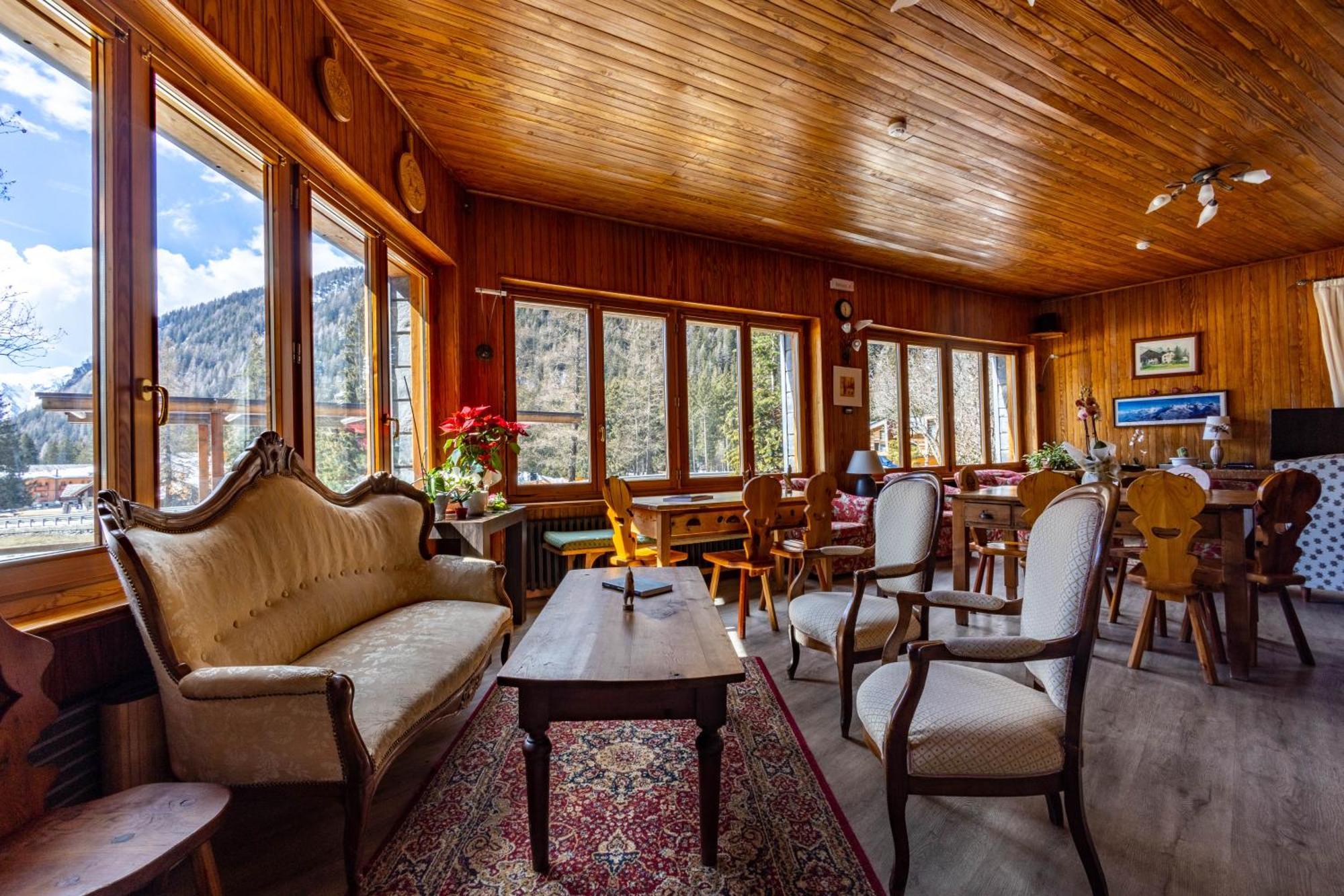 Hotel Le Campagnol Champoluc Bagian luar foto