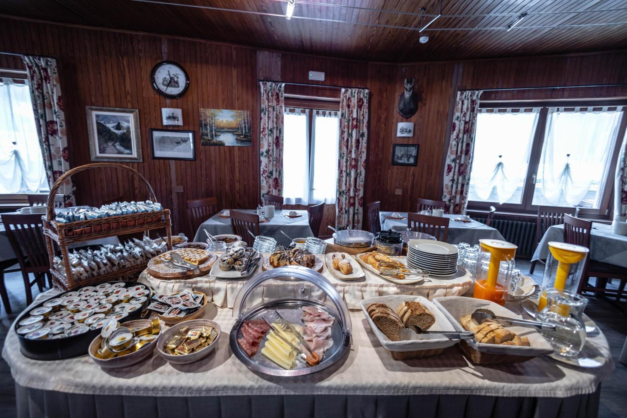 Hotel Le Campagnol Champoluc Bagian luar foto