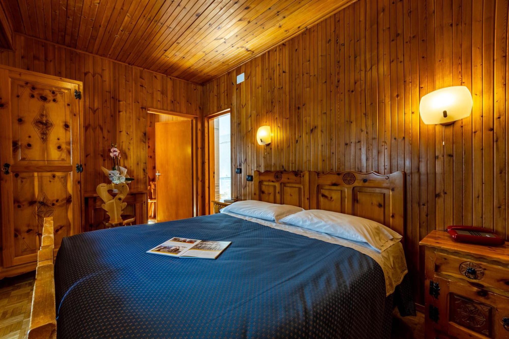 Hotel Le Campagnol Champoluc Bagian luar foto