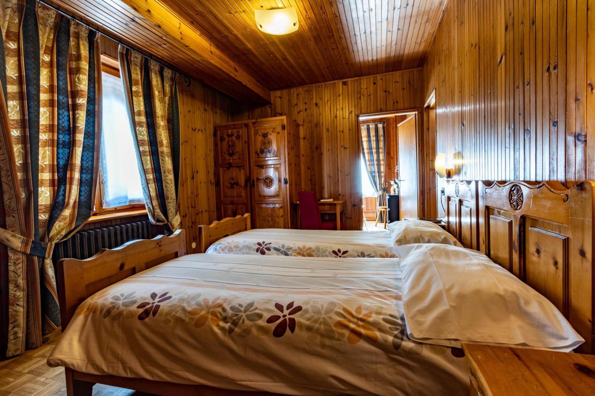 Hotel Le Campagnol Champoluc Bagian luar foto
