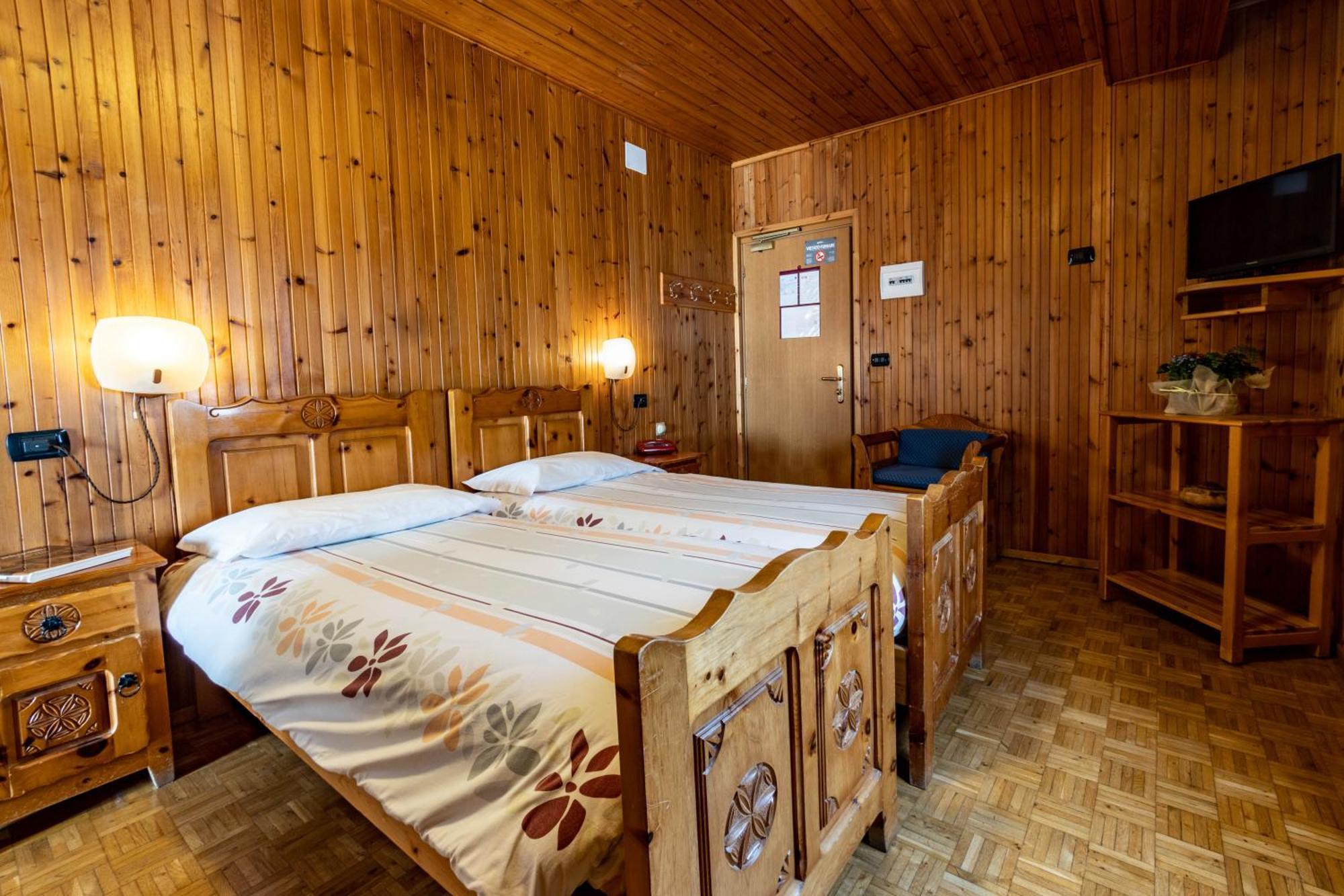 Hotel Le Campagnol Champoluc Bagian luar foto