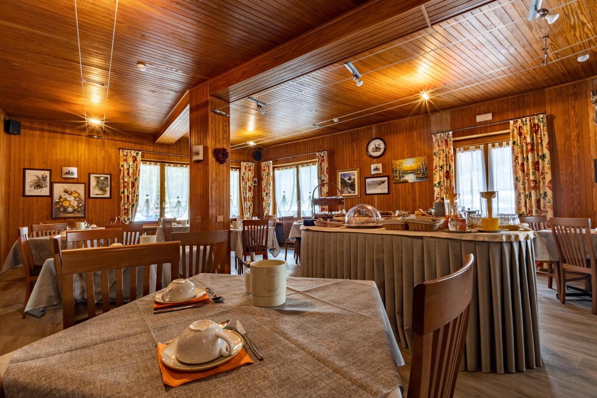 Hotel Le Campagnol Champoluc Bagian luar foto